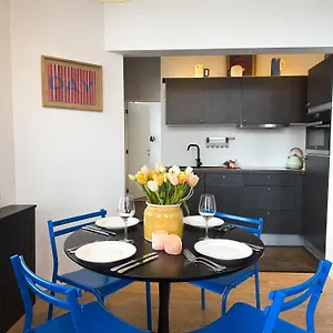 https://bauhaus-suites.brusselshotelsbook.com